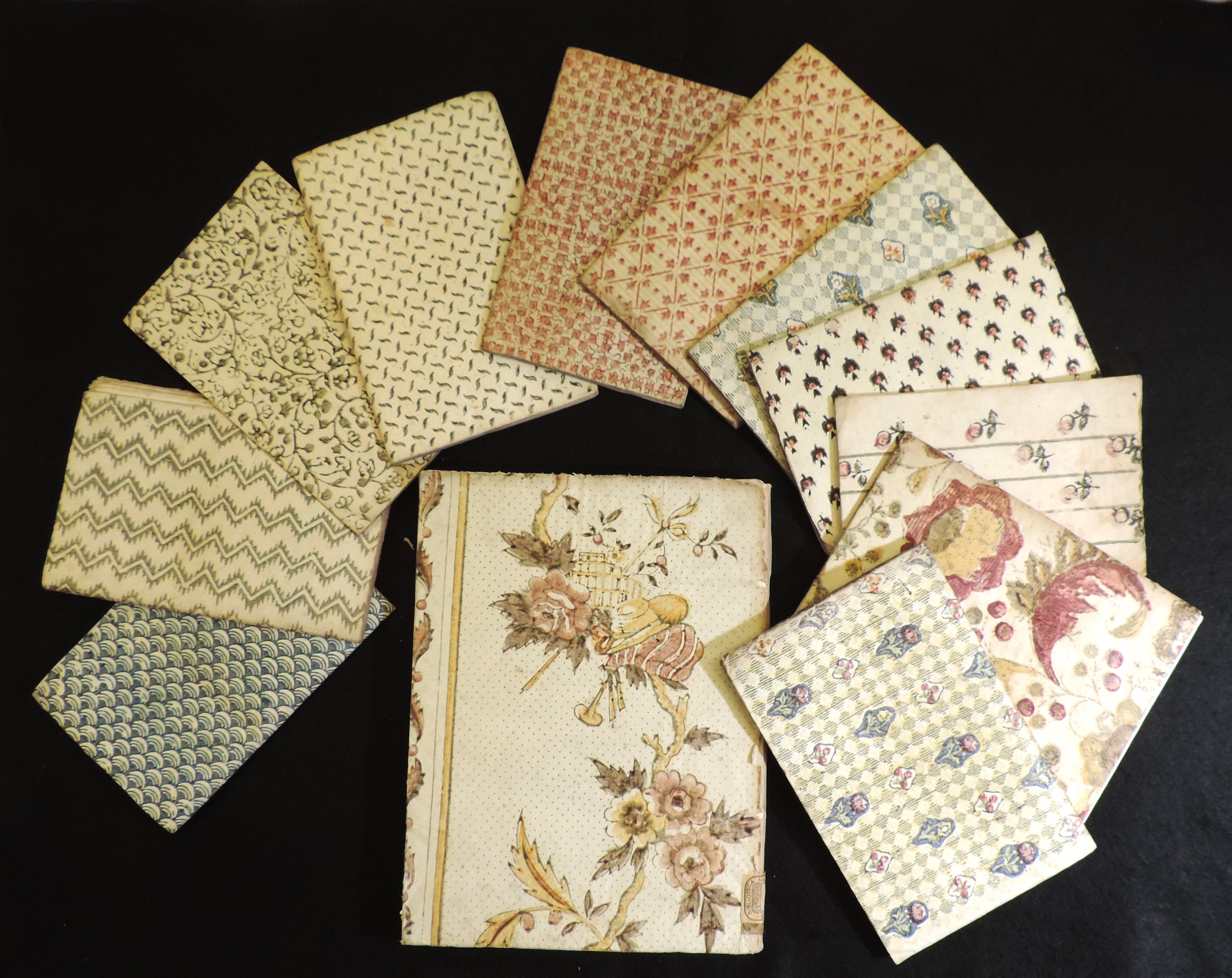 MOSTRA MATRICE COLORE ORNATO - CARTE PER LEGARE E COPRIR LIBRI